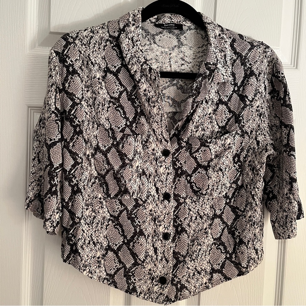 Bershka Gray and Black 3/4 Sleeve Blouse with Collar